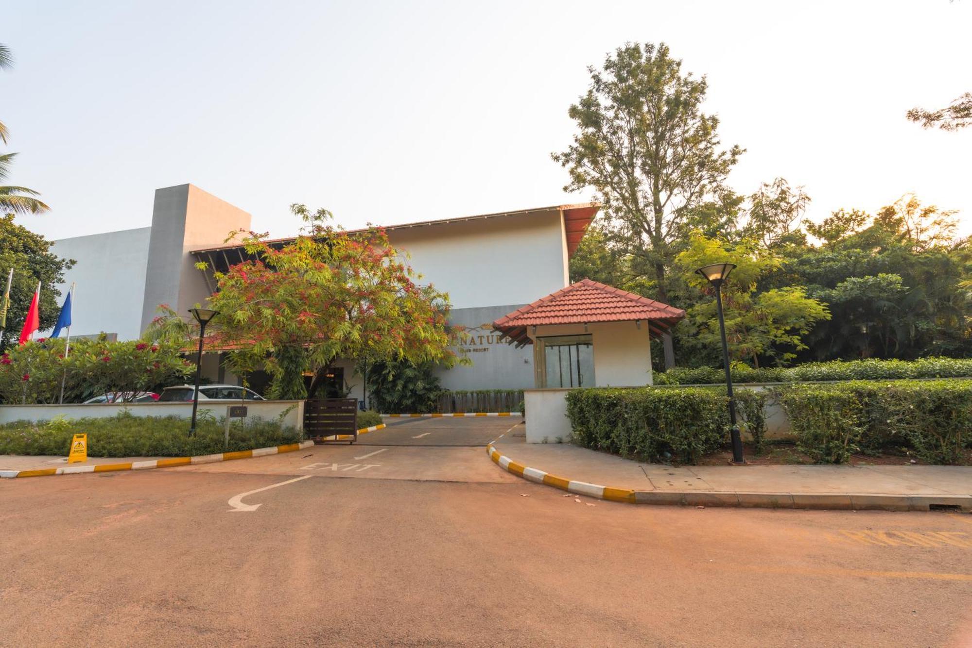 Signature Club Resort Devanahalli Екстериор снимка
